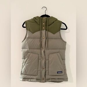 Patagonia Women's Bivy Hooded Vest in a green and grey colorway - XS